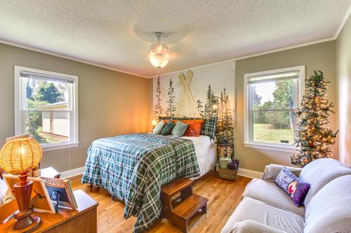 8 Mi to Clemson: Peaceful Family Home w/ Yard in 塞內卡 (SC)