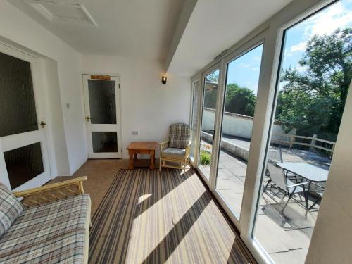 Iekārtas, Farm Stay with animal experiences, 30 minutes to Exmoor & Beaches, Pet friendly, Outdoor heated pool in Tawstock