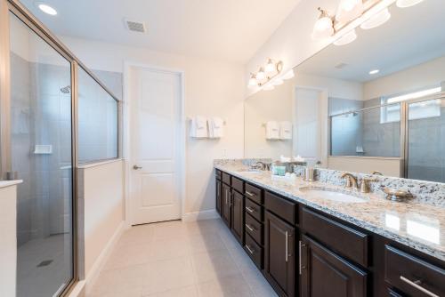 Outstanding Home with Water Park Access near Disney - 7731F - image 3