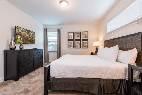 Outstanding Home with Water Park Access near Disney - 7731F - image 8