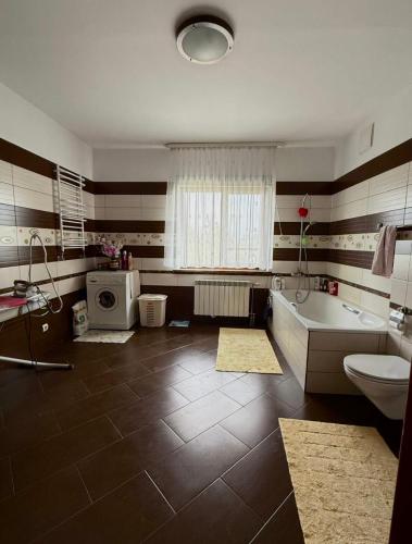 Комфортний будинок для сімейного відпочинку в Ржищеві (Комфортнии будинок для сімеиного відпочинку в Ржищеві) in Verem'Ya