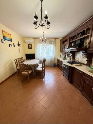 Комфортний будинок для сімейного відпочинку в Ржищеві (Комфортнии будинок для сімеиного відпочинку в Ржищеві) in Verem'Ya