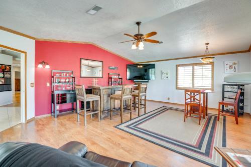 Pool, Spa and Mountain Views Apple Valley Retreat! in Apple Valley (CA)