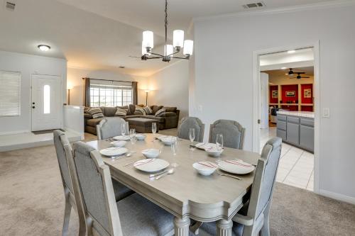 Pool, Spa and Mountain Views Apple Valley Retreat! in Apple Valley (CA)