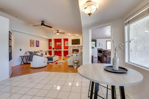 Pool, Spa and Mountain Views Apple Valley Retreat! in Apple Valley (CA)