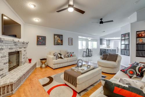 Pool, Spa and Mountain Views Apple Valley Retreat! in Apple Valley (CA)