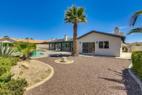 Pool, Spa and Mountain Views Apple Valley Retreat! in Apple Valley (CA)