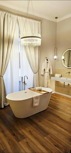 STOA ROME Boutique Suites Room Type - Deluxe King Suite