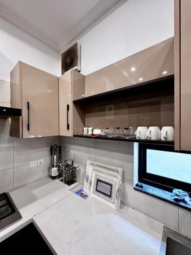 Luxury 10 Marla Fully Furnished House for Rent in DHA Phase 4 - image 3