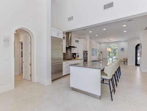 Casa Captiva - Deluxe 5 Bedroom Villa Steps to Beach in แคปติวาไอส์แลนด์ (FL)