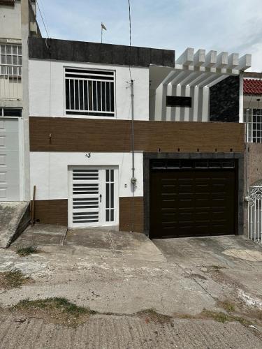 . Casa muy cómoda de 2 pisos en zona muy tranquila