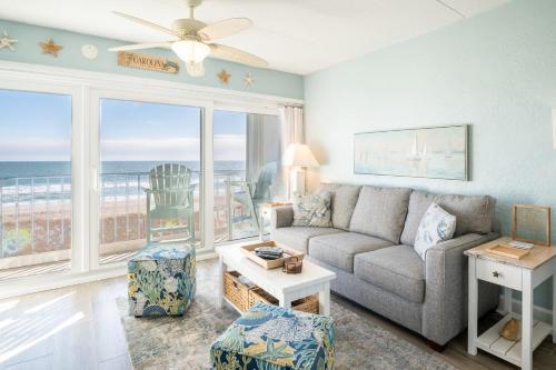 Oceanfront with Pool - New Flooring - New Furniture image