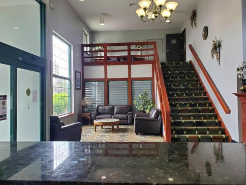 River Hill Inn & Suites - Hudson, WI