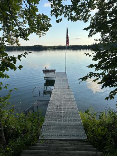 . Restful Retreat on the Lake - Natural and Peaceful