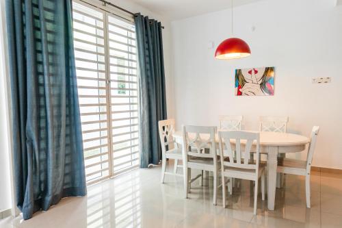 Holiday Home By Island Hospitality in Teluk Bahang