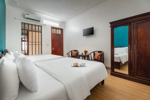1 queen bed, 1 twin bed