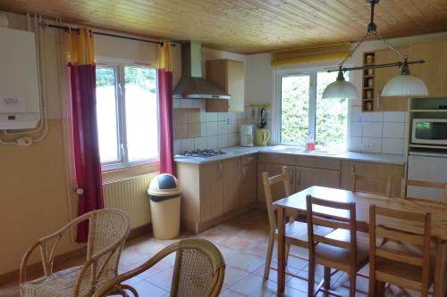 Chateau-camping la Grange Fort, 63500 Les Pradeaux