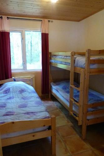 Chateau-camping la Grange Fort, 63500 Les Pradeaux