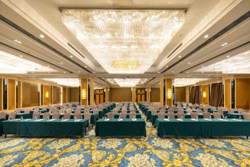 Atour X Hotel Xintang South Station Zengcheng District - image 2