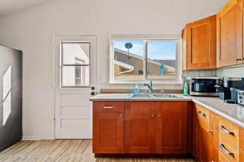 Perfect Family Home with Fireplace & Spacious Yard in Duarte (CA)