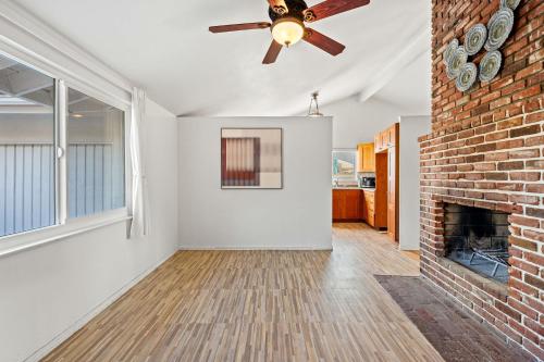 Perfect Family Home with Fireplace & Spacious Yard in Duarte (CA)
