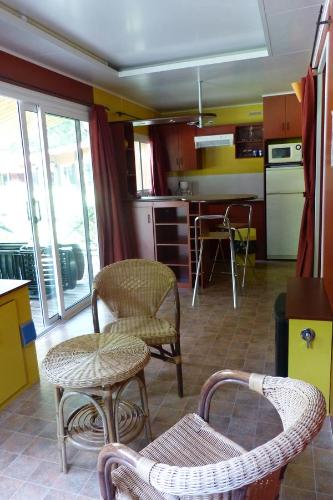 Chateau-camping la Grange Fort, 63500 Les Pradeaux