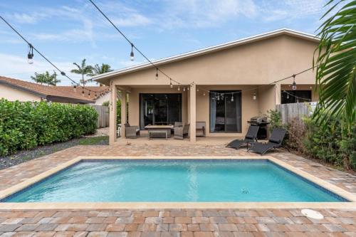 Fox Sonata Downtown Pool House home