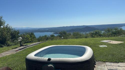 Lago Maggiore Escape - suite con idromassaggio esterno in Nebbiuno