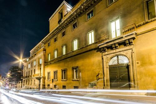 Luxury Rooms H 2000 Roma, Rome