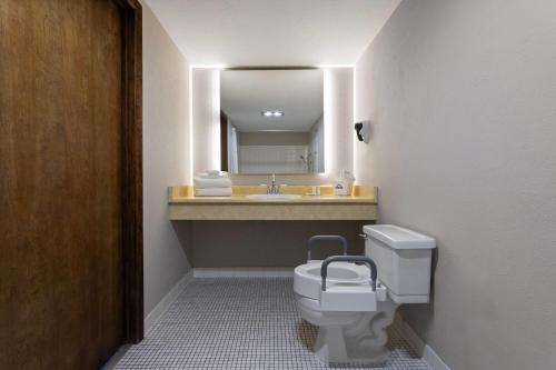 Days Inn and Suites by Wyndham Downtown Missoula-University – Missoula, MT