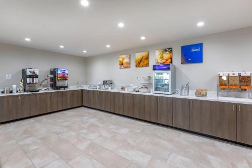 Comfort Suites Scottsdale Talking Stick Entertainment District - image 2