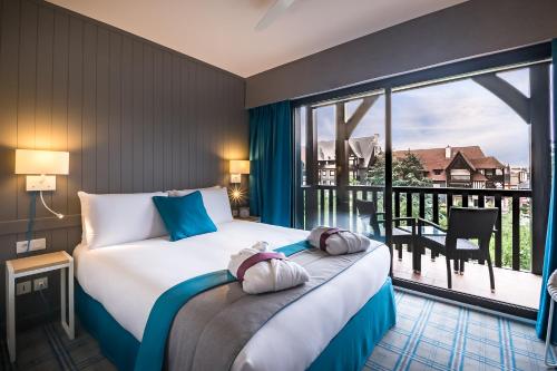 โฮเทล เมอร์เคียว โดวิลล์ เซ็นเตอร์ (Hotel Mercure Deauville Centre) in โดวีล