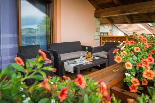 陽台/露台, Guest House Nena Rastoke - Nature Retreat with waterfall views in 蘇倫齊