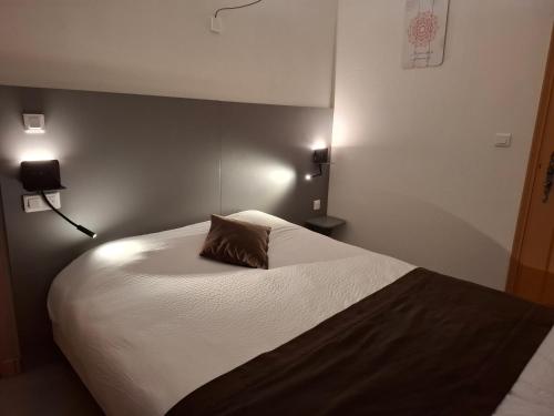 . Logis Hotel Restaurant Auberge Les Rives de l'Arzon