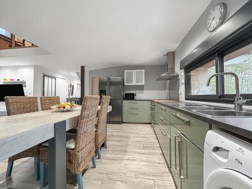 Maison familiale avec terrasse et vue in Agen Városközpont