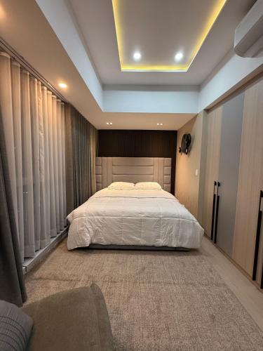Luxury Executive Suites 3 Bedroom Condo Uptown Parksuites Tower 1, Manila