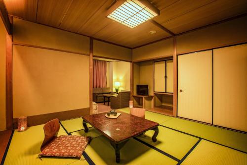 room detail thumbnail 0