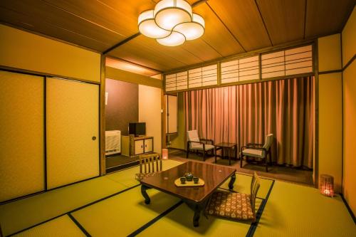 room detail thumbnail 0