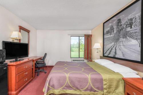 Super 8 by Wyndham Vincennes - image 14