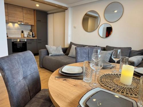 Breathtaking Lake & Mountain View Apartment in Niederried