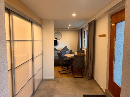 Breathtaking Lake & Mountain View Apartment in Niederried