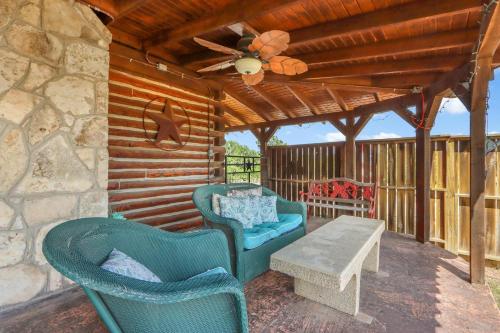 Double D Cottage - image 7