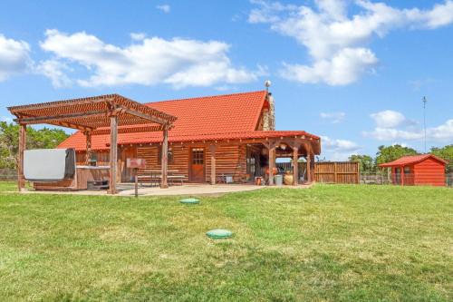 Double D Cottage - image 11