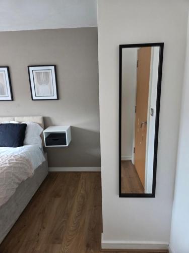 Wolverhampton Apartment with Free Parking 1 minute from the train station, Wolverhampton (photo 7)