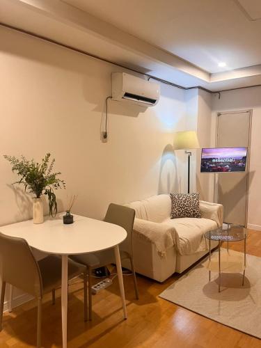 강남 신사 가로수길 코앞 대로변 안심귀가 New & Cozy Stay #1min to Sinsa Garosu-gil # Gangnam Quiet City View, Seoul (photo 9)
