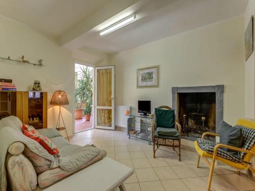 Villa with garden near Versilia Beach, Camaiore (zdjęcie 2)