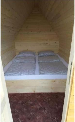 7 king beds
