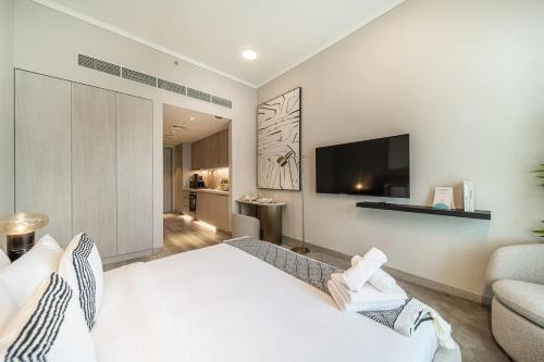 Airstay - Studio with Pool Views - Next to Circle Mall - Monthly Offer Available, Dubai (photo 10)