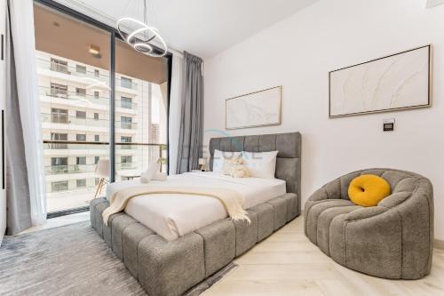 Studio with Community Views, Easy Access to Bus Stop, Parks, and Circle Mall, Empire Residence, JVC by Deluxe Holiday Homes, Дубай