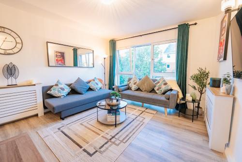 Modern & Central 2 Bedroom Apartment Free Parking